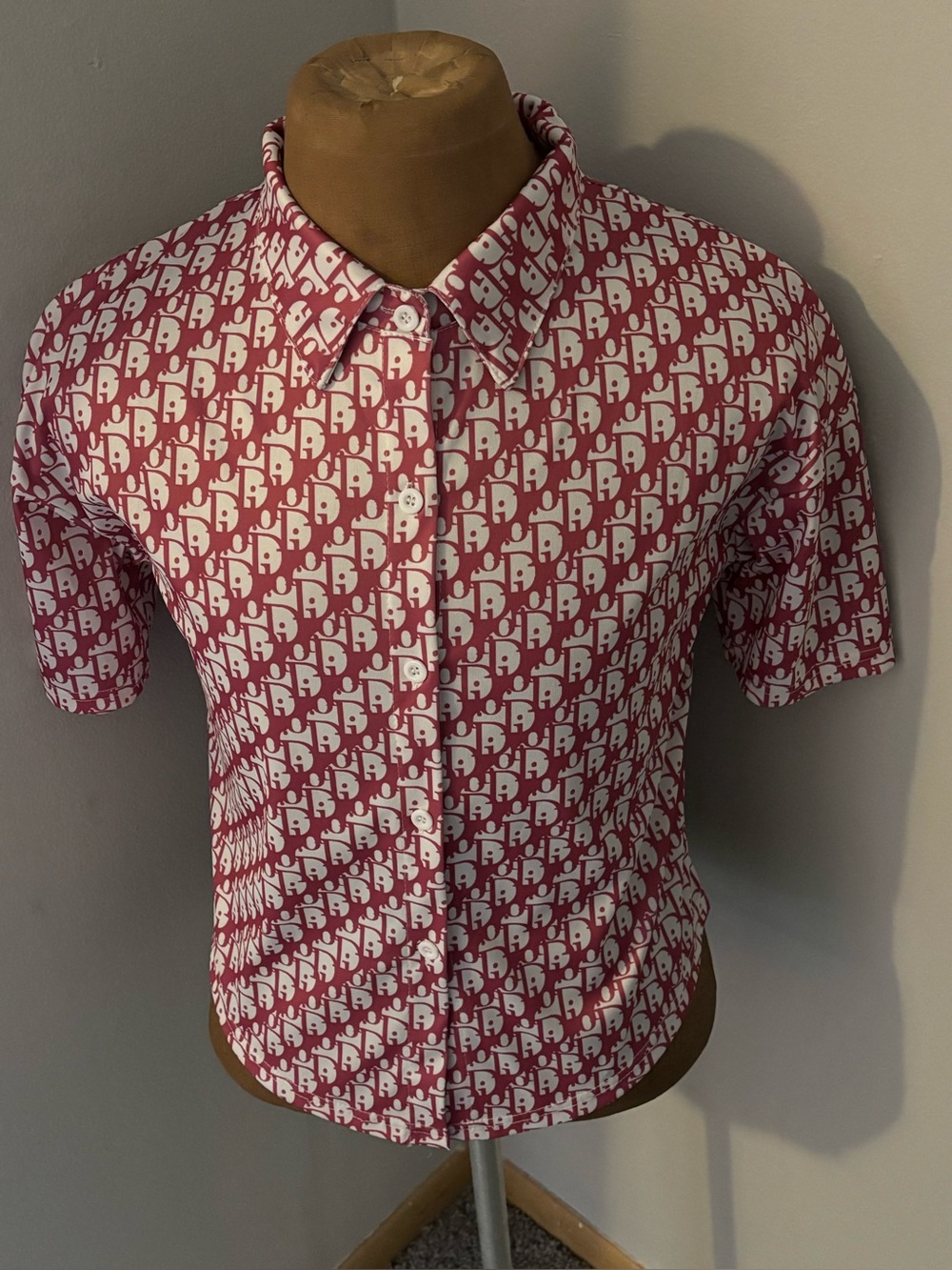 Woman’s Short-Sleeve Patterned Vintage Button-Up Shirt - Pink/White